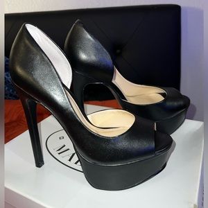 - STEVE MADDEN- Dynamic Black Leather Heels size 6.5